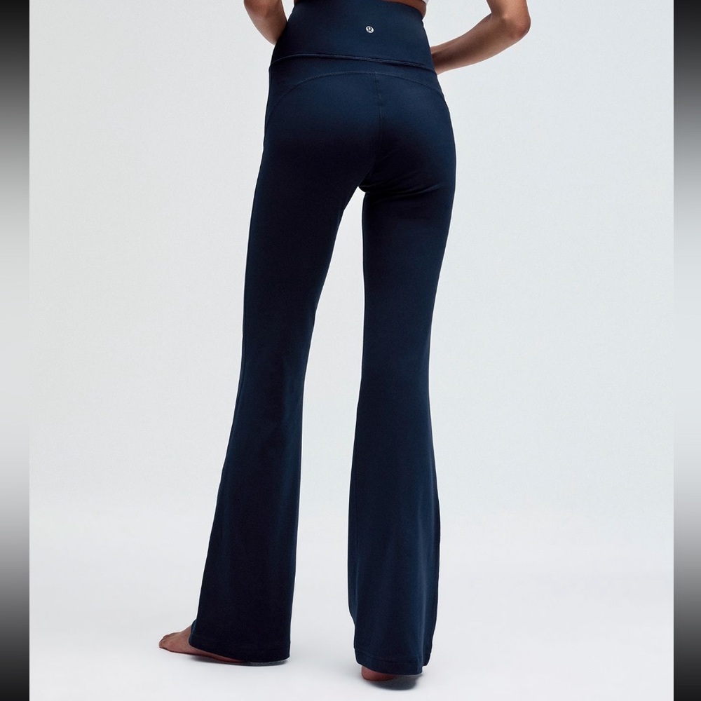 Lululemon Groove Nulu Super High Rise Pant in True Navy - Picture 2 of 5